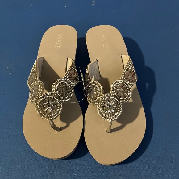 Mixit Five Disk Wedge Flip Flop Sandals Grey Gray Beaded Sparkle NWT Size 8 - Picture 3 of 5